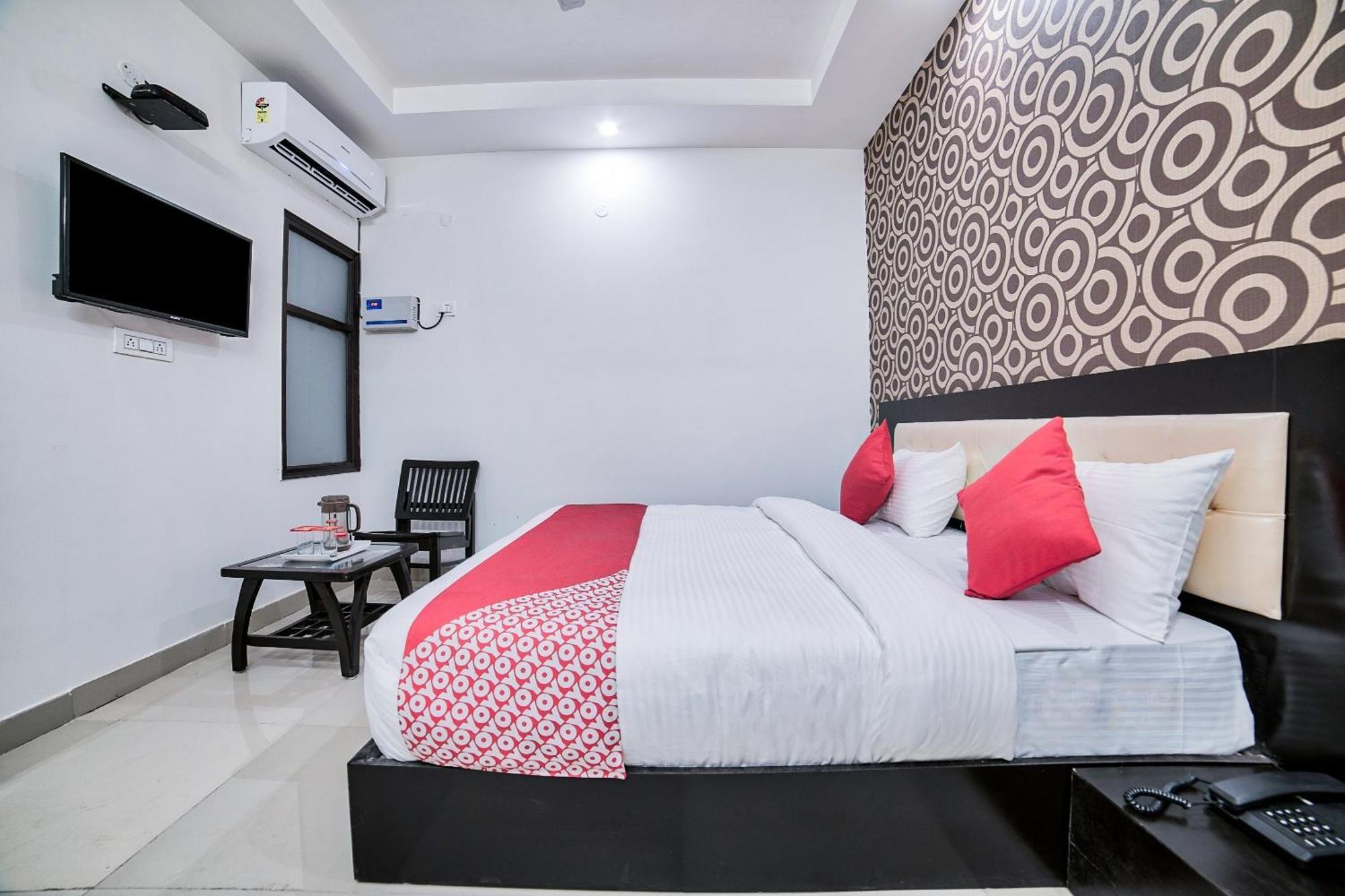Hotel O Crown Residency Faridabad Ngoại thất bức ảnh